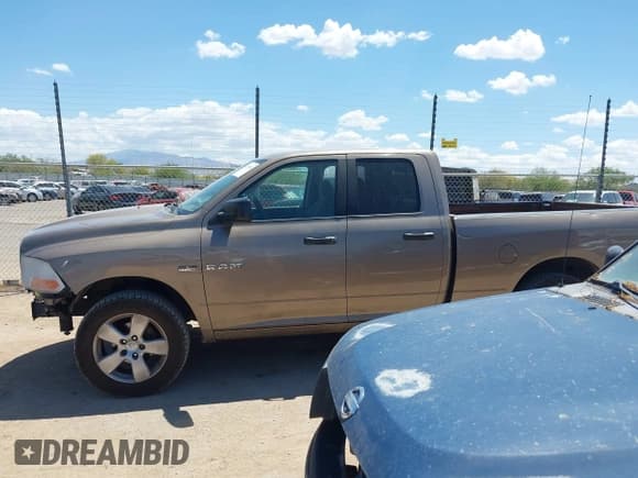 ✅ 2009 Dodge 1500 SLT • VIN: 1D3HV18T09S758065 • Lot: 42207452. Wystawiony na IAAI z przebiegiem 131 520 mil. Bezpłatny archiwum sprzedaży aukcyjnych z USA i szczegółowy raport historii pojazdu na DreamBid. Zdjęcie 14.