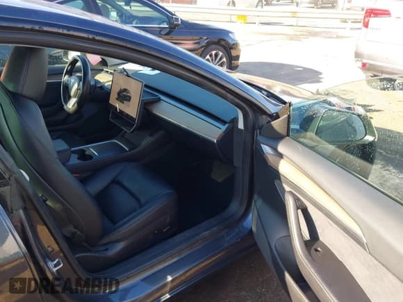 ✅ 2023 Tesla Model 3 Performance • VIN: 5YJ3E1EC0PF488692 • Lot: 43686025. Wystawiony na IAAI z przebiegiem 71 578 mil. Bezpłatny archiwum sprzedaży aukcyjnych z USA i szczegółowy raport historii pojazdu na DreamBid. Zdjęcie 5.