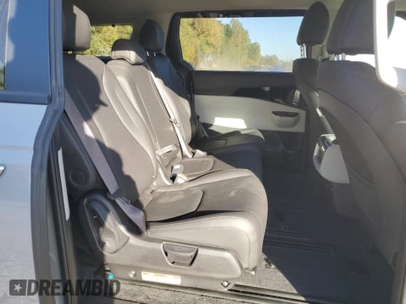 ✅ 2024 Kia Carnival EX • VIN: KNDNC5H32R6421253 • Лот: 82355565. Опубликован ранее на Copart с пробегом 22 338 миль. Бесплатный доступ к архиву аукционных продаж из США и подробный отчёт об истории автомобиля на DreamBid. Изображение 11.