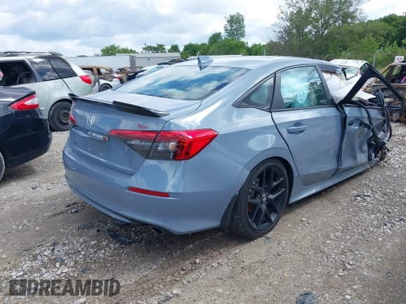 ✅ 2024 Honda Civic Si • VIN: 2HGFE1E53RH471723 • Lot: 42330497. Wystawiony na IAAI z przebiegiem 24 156 mil. Bezpłatny archiwum sprzedaży aukcyjnych z USA i szczegółowy raport historii pojazdu na DreamBid. Zdjęcie 4.