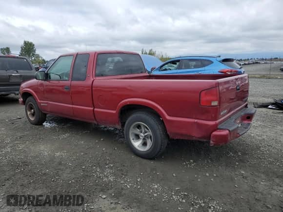 2002 Chevrolet S-10 LS with VIN 1GCCS19W428134924, listed as a Copart auction lot 72391124 with 105,611 mi miles and Salvage title. Bid and sale history available at DreamBid. Image 2.