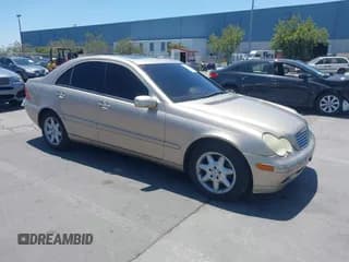 ✅ 2003 Mercedes-Benz C 240 • VIN: WDBRF81J23F422346 • Lot: 42598405. Wystawiony na IAAI z przebiegiem 115 117 mil. Bezpłatny archiwum sprzedaży aukcyjnych z USA i szczegółowy raport historii pojazdu na DreamBid. Zdjęcie 1.