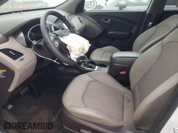 2015 Hyundai Tucson GLS z VIN KM8JTCAF7FU110251, wystawiony jako Copart lot #61952623 z przebiegiem 67 956 mil mil oraz . Historia ofert i sprzedaży dostępna na DreamBid. Obrazek 7.