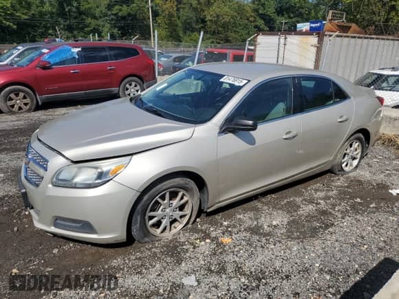 ✅ 2013 Chevrolet Malibu LS • VIN: 1G11A5SA7DF312770 • Lot: 81476915. Wystawiony na Copart z przebiegiem Nie podano mil. Skorzystaj z bezpłatnego archiwum sprzedaży aukcyjnych z USA i zobacz szczegółowy raport historii pojazdu na DreamBid. Zdjęcie 1.