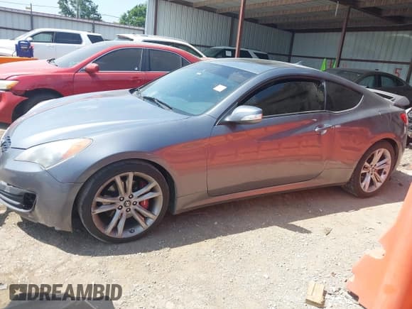 ✅ 2010 Hyundai Genesis Coupe Track • VIN: KMHHU6KHXAU004110 • Lot: 42754734. Wystawiony na IAAI z przebiegiem 176 668 mil. Bezpłatny archiwum sprzedaży aukcyjnych z USA i szczegółowy raport historii pojazdu na DreamBid. Zdjęcie 13.