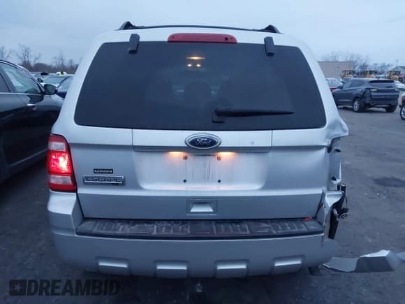 ✅ 2010 Ford Escape XLT • VIN: 1FMCU0D72AKD17806 • Lot: 43708410. Listed on IAAI with 102,965 mi. Free auction sales archive from the USA and detailed vehicle history report at DreamBid. Image 16.