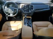 ✅ 2017 Volvo XC90 Momentum • VIN: YV4102KK6H1181252 • Лот: 85731855. Опубликован ранее на Copart с пробегом 106 632 миль. Бесплатный доступ к архиву аукционных продаж из США и подробный отчёт об истории автомобиля на DreamBid. Изображение 8.