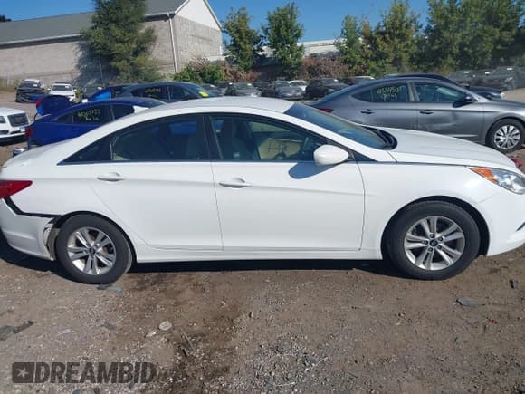 ✅ 2013 Hyundai Sonata GLS • VIN: 5NPEB4AC0DH775777 • Lot: 43279181. Listed on IAAI with 99,011 mi. Free auction sales archive from the USA and detailed vehicle history report at DreamBid. Image 13.