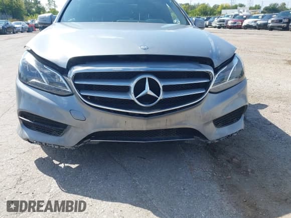 ✅ 2015 Mercedes-Benz E 350 Sport • VIN: WDDHF8JBXFB133335 • Lot: 43142788. Wystawiony na IAAI z przebiegiem 117 708 mil. Bezpłatny archiwum sprzedaży aukcyjnych z USA i szczegółowy raport historii pojazdu na DreamBid. Zdjęcie 12.