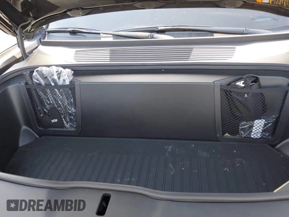 ✅ 2025 Rivian R1S Adventure • VIN: 7PDSGBBA1SN073415 • Lot: 43064933. Wystawiony na IAAI z przebiegiem 4 060 mil. Bezpłatny archiwum sprzedaży aukcyjnych z USA i szczegółowy raport historii pojazdu na DreamBid. Zdjęcie 10.