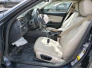 ✅ 2015 BMW 3 Series 328i xDrive • VIN: WBA3B5G53FNS17881 • Lot: 51799995. Wystawiony na Copart z przebiegiem 176 481 mil. Bezpłatny archiwum sprzedaży aukcyjnych z USA i szczegółowy raport historii pojazdu na DreamBid. Zdjęcie 7.