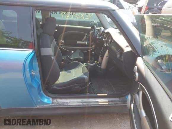 ✅ 2003 MINI Hardtop S • VIN: WMWRE33473TD70793 • Lot: 42865369. Listed on IAAI with 178,384 mi. Free auction sales archive from the USA and detailed vehicle history report at DreamBid. Image 5.