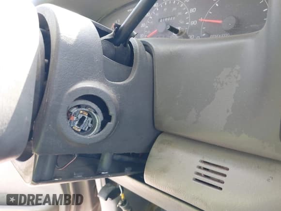 ✅ 2001 Ford F-250 XL • VIN: 1FTNW21S31EC77648 • Lot: 41523954. Wystawiony na IAAI z przebiegiem 218 035 mil. Bezpłatny archiwum sprzedaży aukcyjnych z USA i szczegółowy raport historii pojazdu na DreamBid. Zdjęcie 12.