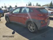✅ 2018 Hyundai Kona SE • VIN: KM8K12AA4JU079249 • Лот: 77414564. Опубликован ранее на Copart с пробегом 138 765 миль. Бесплатный доступ к архиву аукционных продаж из США и подробный отчёт об истории автомобиля на DreamBid. Изображение 2.