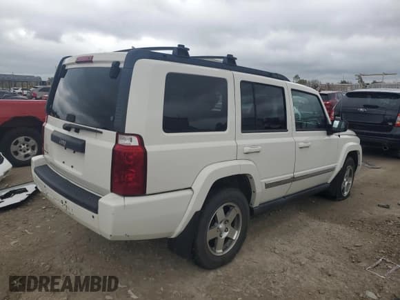 ✅ 2010 Jeep Commander Sport • VIN: 1J4RG4GK9AC130290 • Лот: 85206625. Опубликован ранее на Copart с пробегом 190 796 миль. Бесплатный доступ к архиву аукционных продаж из США и подробный отчёт об истории автомобиля на DreamBid. Изображение 3.