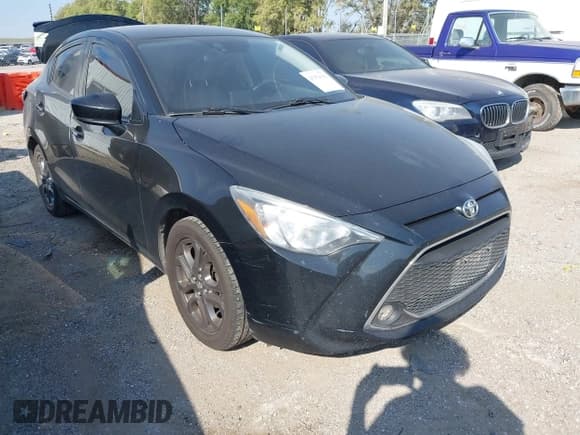 ✅ 2019 Toyota Yaris LE • VIN: 3MYDLBYV0KY516504 • Lot: 43354136. Wystawiony na IAAI z przebiegiem 139 690 mil. Bezpłatny archiwum sprzedaży aukcyjnych z USA i szczegółowy raport historii pojazdu na DreamBid. Zdjęcie 1.