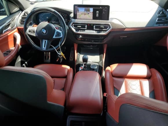 ✅ 2022 BMW X4 M • VIN: 5YM23EC06N9J63111 • Lot: 62870545. Wystawiony na Copart z przebiegiem 34 932 mil. Bezpłatny archiwum sprzedaży aukcyjnych z USA i szczegółowy raport historii pojazdu na DreamBid. Zdjęcie 8.