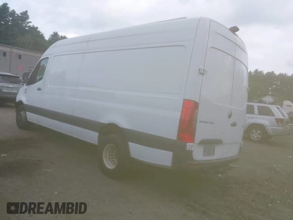 ✅ 2019 Freightliner Sprinter • VIN: WDRPF1CD2KT010175 • Lot: 42735907. Wystawiony na IAAI z przebiegiem 62 210 mil. Bezpłatny archiwum sprzedaży aukcyjnych z USA i szczegółowy raport historii pojazdu na DreamBid. Zdjęcie 3.