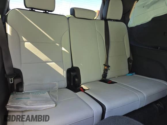 ✅ 2025 Chevrolet Traverse AWD High Country • VIN: 1GNEVKRS6SJ176899 • Lot: 43658756. Wystawiony na IAAI z przebiegiem 18 060 mil. Bezpłatny archiwum sprzedaży aukcyjnych z USA i szczegółowy raport historii pojazdu na DreamBid. Zdjęcie 17.