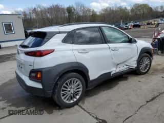 2020 Hyundai Kona SEL z VIN KM8K2CAA3LU416046, wystawiony jako Copart lot #48745673 z przebiegiem 53 780 mil mil oraz . Historia ofert i sprzedaży dostępna na DreamBid. Obrazek 3.