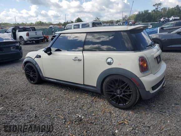 ✅ 2010 MINI Hardtop S • VIN: WMWMF7C5XATW89025 • Lot: 56106705. Listed on Copart with 141,216 mi. Free auction sales archive from the USA and detailed vehicle history report at DreamBid. Image 2.