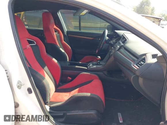 ✅ 2019 Honda Civic Type R Touring • VIN: SHHFK8G77KU204979 • Lot: 42894785. Wystawiony na IAAI z przebiegiem 117 576 mil. Bezpłatny archiwum sprzedaży aukcyjnych z USA i szczegółowy raport historii pojazdu na DreamBid. Zdjęcie 5.