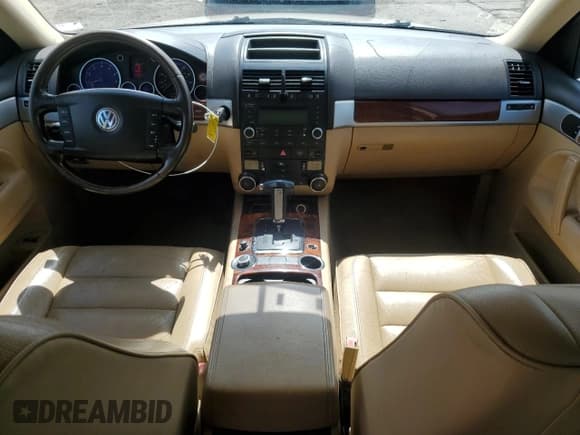 ✅ 2006 Volkswagen Touareg 3.2L V6 • VIN: WVGZG77L66D036963 • Lot: 68926934. Wystawiony na Copart z przebiegiem 280 716 mil. Bezpłatny archiwum sprzedaży aukcyjnych z USA i szczegółowy raport historii pojazdu na DreamBid. Zdjęcie 8.