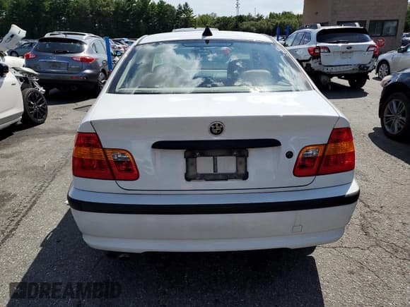 ✅ 2002 BMW 3 Series 325i • VIN: WBAEV33422KL74329 • Lot: 70757995. Wystawiony na Copart z przebiegiem 94 528 mil. Bezpłatny archiwum sprzedaży aukcyjnych z USA i szczegółowy raport historii pojazdu na DreamBid. Zdjęcie 6.
