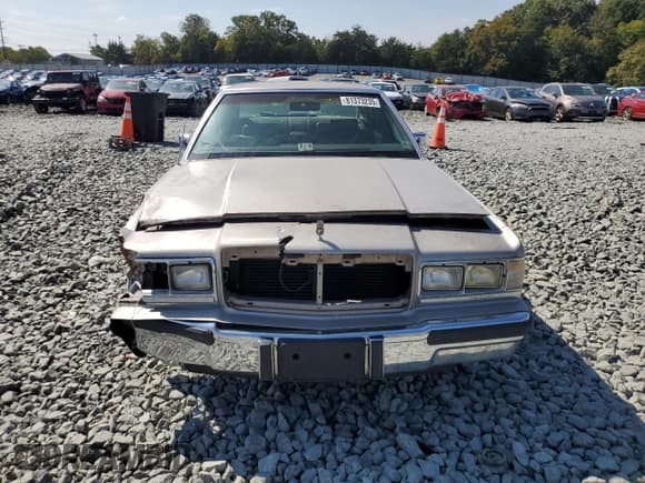 ✅ 1990 Mercury Grand Marquis • VIN: 2MECM75FXLX651812 • Lot: 81373235. Wystawiony na Copart z przebiegiem 9 676 mil. Bezpłatny archiwum sprzedaży aukcyjnych z USA i szczegółowy raport historii pojazdu na DreamBid. Zdjęcie 5.