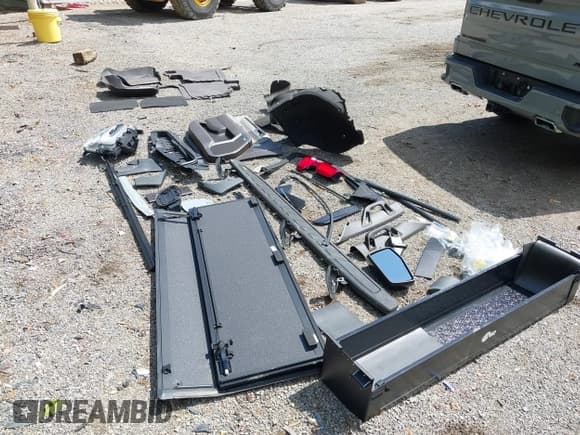 ✅ 2024 Chevrolet Silverado 1500 RST • VIN: 1GCUDEE87RZ193564 • Lot: 42321781. Listed on IAAI with 20,135 mi. Free auction sales archive from the USA and detailed vehicle history report at DreamBid. Image 12.