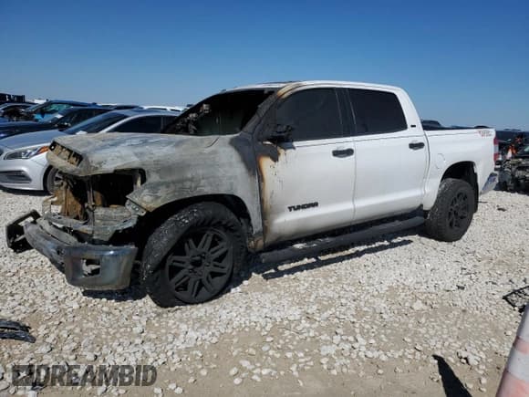 ✅ 2019 Toyota Tundra SR5 • VIN: 5TFEM5F15KX139994 • Lot: 46050515. Wystawiony na Copart z przebiegiem Nie podano. Bezpłatny archiwum sprzedaży aukcyjnych z USA i szczegółowy raport historii pojazdu na DreamBid. Zdjęcie 1.