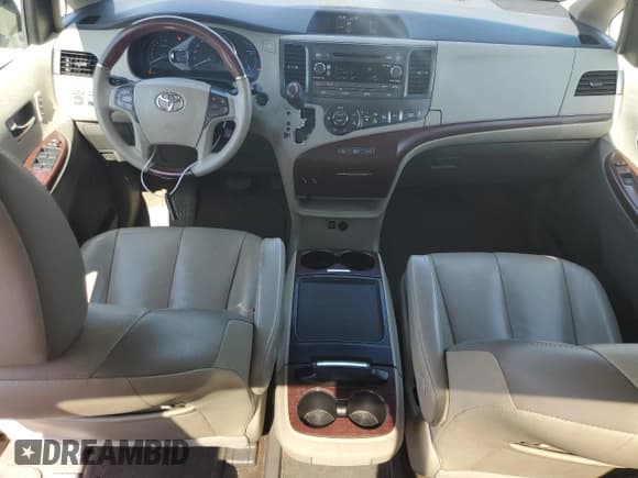 ✅ 2013 Toyota Sienna XLE • VIN: 5TDDK3DC6DS063575 • Lot: 52725185. Listed on Copart with 125,707 mi. Free auction sales archive from the USA and detailed vehicle history report at DreamBid. Image 8.