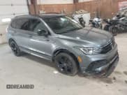 ✅ 2024 Volkswagen Tiguan SE R-Line Black • VIN: 3VV8B7AX9RM124104 • Lot: 42723148. Wystawiony na IAAI z przebiegiem 11 933 mil. Bezpłatny archiwum sprzedaży aukcyjnych z USA i szczegółowy raport historii pojazdu na DreamBid. Zdjęcie 1.