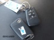 ✅ 2018 Volkswagen Atlas SEL • VIN: 1V2MR2CA6JC525196 • Lot: 43689256. Wystawiony na IAAI z przebiegiem 108 956 mil. Bezpłatny archiwum sprzedaży aukcyjnych z USA i szczegółowy raport historii pojazdu na DreamBid. Zdjęcie 11.