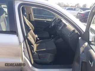 ✅ 2013 Volkswagen Tiguan S • VIN: WVGAV3AX6DW578072 • Lot: 43329596. Wystawiony na IAAI z przebiegiem 96 189 mil. Bezpłatny archiwum sprzedaży aukcyjnych z USA i szczegółowy raport historii pojazdu na DreamBid. Zdjęcie 5.