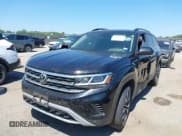 ✅ 2022 Volkswagen Atlas SE • VIN: 1V2KR2CA1NC558345 • Lot: 43114179. Listed on IAAI with 33,042 mi. Free auction sales archive from the USA and detailed vehicle history report at DreamBid. Image 2.