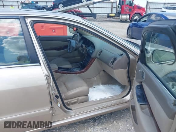 ✅ 2000 Acura TL • VIN: 19UUA5660YA034387 • Lot: 42993062. Listed on IAAI with 210,103 mi. Free auction sales archive from the USA and detailed vehicle history report at DreamBid. Image 5.