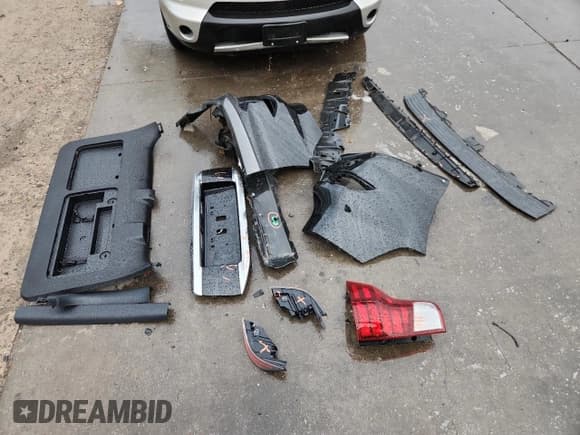 ✅ 2022 Lexus GX 460 Premium • VIN: JTJAM7BX5N5308848 • Лот: 85555325. Опубликован ранее на Copart с пробегом 35 500 миль. Бесплатный доступ к архиву аукционных продаж из США и подробный отчёт об истории автомобиля на DreamBid. Изображение 13.