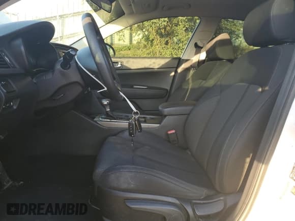 ✅ 2017 Kia Optima LX • VIN: 5XXGT4L3XHG122720 • Lot: 82432695. Wystawiony na Copart z przebiegiem 141 142 mil. Bezpłatny archiwum sprzedaży aukcyjnych z USA i szczegółowy raport historii pojazdu na DreamBid. Zdjęcie 7.