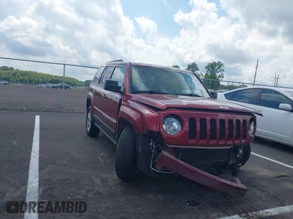 ✅ 2017 Jeep Patriot High Altitude • VIN: 1C4NJRFB7HD173972 • Lot: 42698725. Wystawiony na IAAI z przebiegiem 129 101 mil. Bezpłatny archiwum sprzedaży aukcyjnych z USA i szczegółowy raport historii pojazdu na DreamBid. Zdjęcie 1.