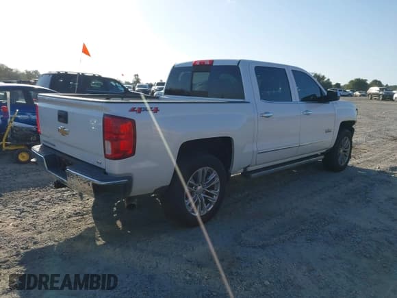 ✅ 2018 Chevrolet Silverado 1500 LTZ • VIN: 3GCUKSEJ5JG145427 • Lot: 43350615. Wystawiony na IAAI z przebiegiem 233 623 mil. Bezpłatny archiwum sprzedaży aukcyjnych z USA i szczegółowy raport historii pojazdu na DreamBid. Zdjęcie 4.