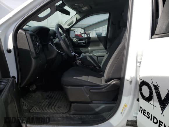 ✅ 2022 Chevrolet Silverado 1500 Custom • VIN: 3GCPYBEK5NG161010 • Lot: 48118315. Wystawiony na Copart z przebiegiem 37 968 mil. Bezpłatny archiwum sprzedaży aukcyjnych z USA i szczegółowy raport historii pojazdu na DreamBid. Zdjęcie 7.