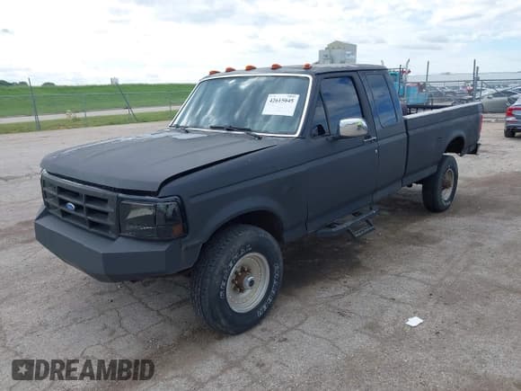 ✅ 1993 Ford F-250 • VIN: 1FTHX26GXPKA13660 • Lot: 42615045. Listed on IAAI with Not provided. Free auction sales archive from the USA and detailed vehicle history report at DreamBid. Image 2.