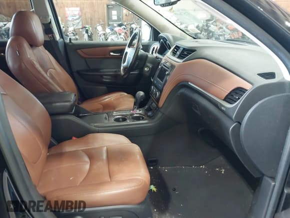 ✅ 2017 Chevrolet Traverse LT • VIN: 1GNKVHKDXHJ151689 • Lot: 42578499. Wystawiony na IAAI z przebiegiem 154 714 mil. Bezpłatny archiwum sprzedaży aukcyjnych z USA i szczegółowy raport historii pojazdu na DreamBid. Zdjęcie 5.