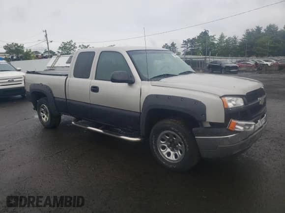 ✅ 2005 Chevrolet Silverado 1500 LS • VIN: 1GCEK19V75E107755 • Lot: 58696125. Wystawiony na Copart z przebiegiem 243 440 mil mil. Skorzystaj z bezpłatnego archiwum sprzedaży aukcyjnych z USA i zobacz szczegółowy raport historii pojazdu na DreamBid. Zdjęcie 4.