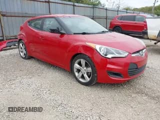✅ 2013 Hyundai Veloster w/Black Int • VIN: KMHTC6AD7DU129100 • Lot: 43459342. Wystawiony na IAAI z przebiegiem 98 170 mil. Bezpłatny archiwum sprzedaży aukcyjnych z USA i szczegółowy raport historii pojazdu na DreamBid. Zdjęcie 1.