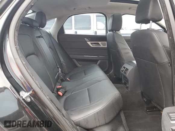 ✅ 2017 Jaguar XF • VIN: SAJBJ4BN1HCY33890 • Lot: 64069205. Wystawiony na Copart z przebiegiem 131 756 mil. Bezpłatny archiwum sprzedaży aukcyjnych z USA i szczegółowy raport historii pojazdu na DreamBid. Zdjęcie 10.