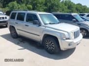 ✅ 2008 Jeep Patriot Sport • VIN: 1J8FT28018D798989 • Lot: 42709437. Wystawiony na IAAI z przebiegiem 206 458 mil. Bezpłatny archiwum sprzedaży aukcyjnych z USA i szczegółowy raport historii pojazdu na DreamBid. Zdjęcie 1.