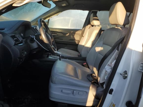 ✅ 2019 Honda Passport Elite • VIN: 5FNYF8H07KB027513 • Lot: 90889505. Listed on Copart with 108,348 mi. Free auction sales archive from the USA and detailed vehicle history report at DreamBid. Image 7.