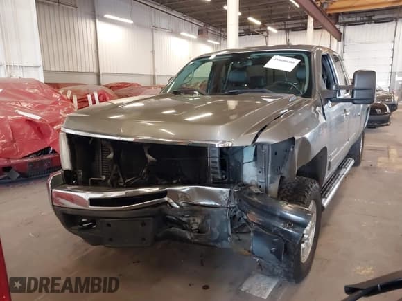 ✅ 2008 Chevrolet Silverado 2500HD 1LT • VIN: 1GCHK29698E176379 • Lot: 41808600. Wystawiony na IAAI z przebiegiem 182 610 mil. Bezpłatny archiwum sprzedaży aukcyjnych z USA i szczegółowy raport historii pojazdu na DreamBid. Zdjęcie 12.